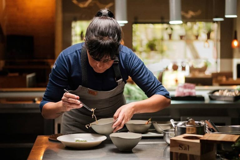 Manu está entre os paranaenses que estão na lista de cem melhores restaurantes do Brasil 2025 da Revista Exame
