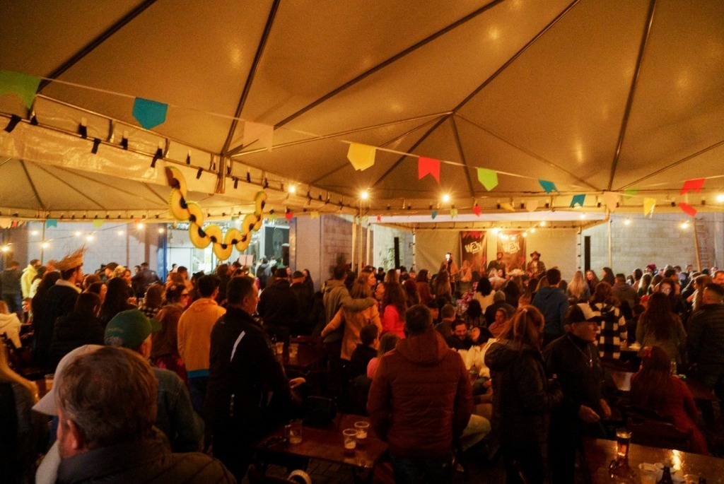 Atrações musicais com forró, folk e músicas juninas estão na programação da festa junina da Way Beer (Créd. MKT Way)